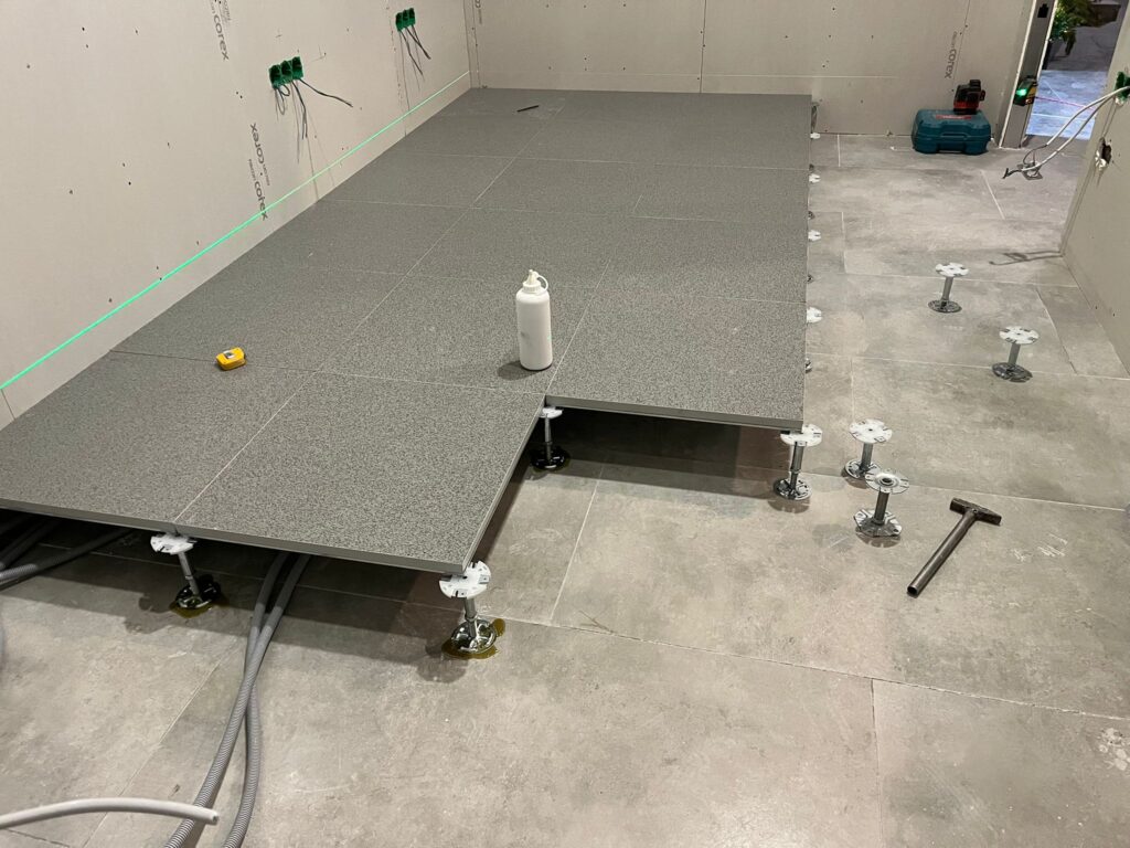 PVC kaplı yükseltilmiş zemin sistemleri