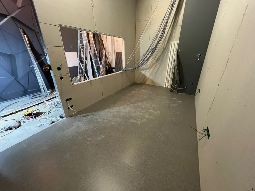 PVC kaplı yükseltilmiş zemin uygulaması